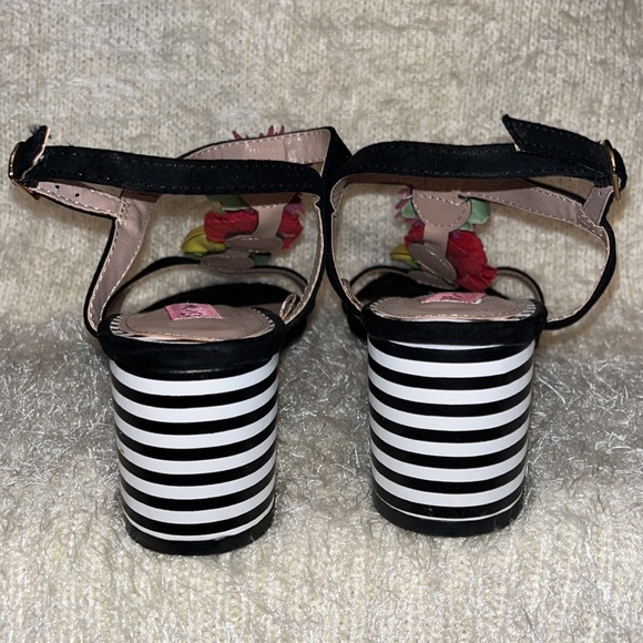 BETSEY JOHNSON Cute floral strap Sandals Size 7.5 Aspen - Picture 4 of 8